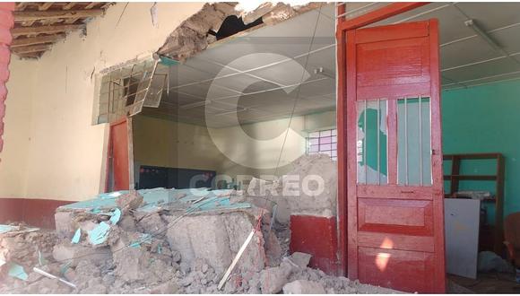​Muro de escuela de 100 años cae debido a que lluvia debilita sus  bases