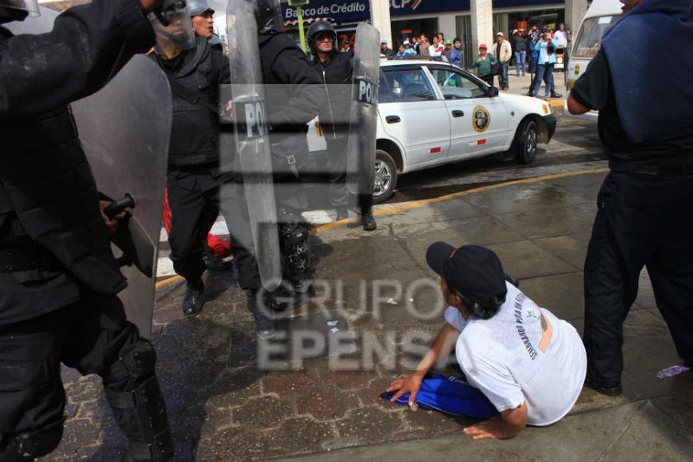 Violencia en protesta contra ley Servir: PNP usa "pinochito" para repeler a protestantes 