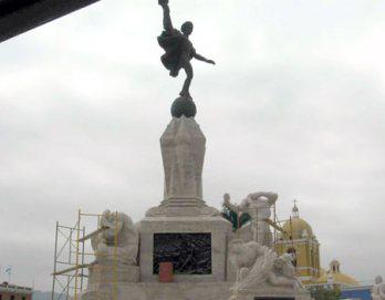Monumento La Libertad como nuevo en la plaza