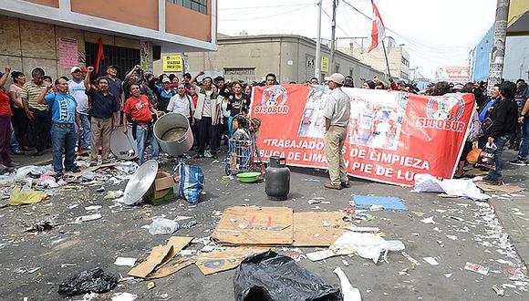 MML denunciará penalmente a trabajadores que arrojaron basura durante protesta