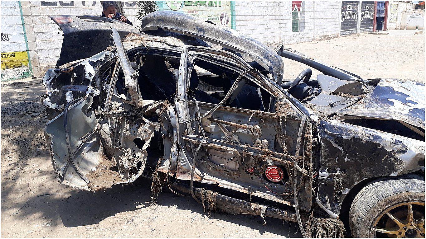 Automóvil se despista, cae a canal y deja cuatro heridos 