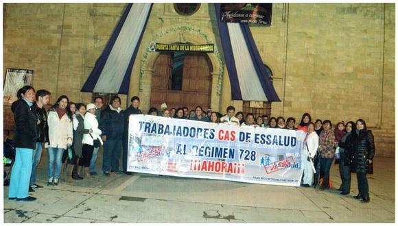 ​Trabajadores CAS de Essalud hacen vigilia y piden pasar al Decreto Legislativo 278