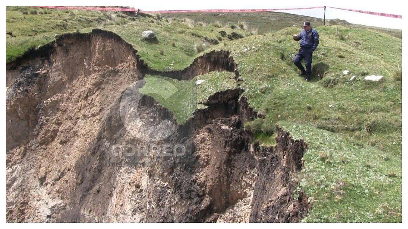Junín: pánico por agujero que se abre repentinamente en medio de la tierra (VIDEO)