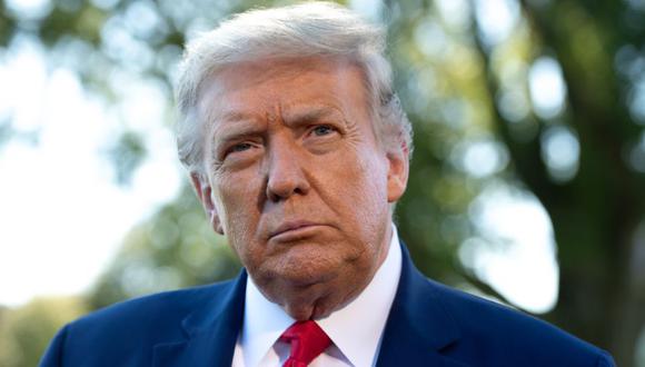 En esta foto de archivo, el ex presidente de Estados Unidos, Donald Trump, habla con los medios de comunicación antes de partir del Jardín Sur de la Casa Blanca en Washington. (Foto de SAUL LOEB / AFP).