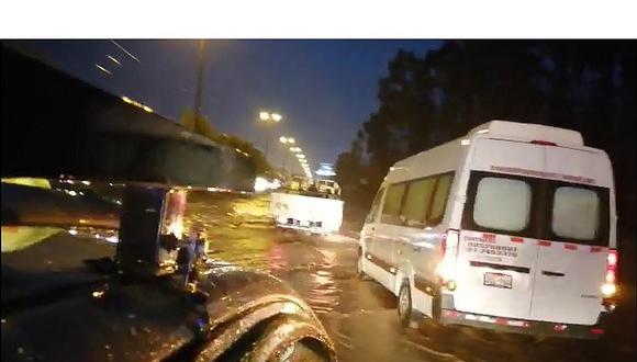Carretera Central se inunda tras horas de intensa lluvia (VIDEO)