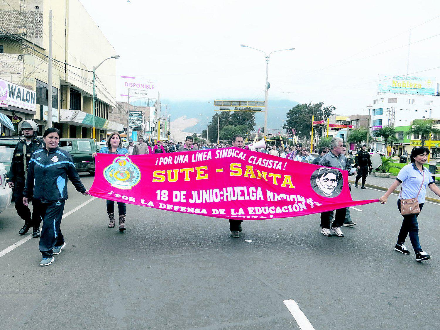 Ugel Santa alista contratos de  docentes que reemplazarán a maestros huelguistas