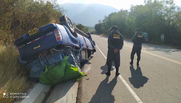 Tres personas se salvan tras despiste de vehículos en ruta hacia Ayacucho