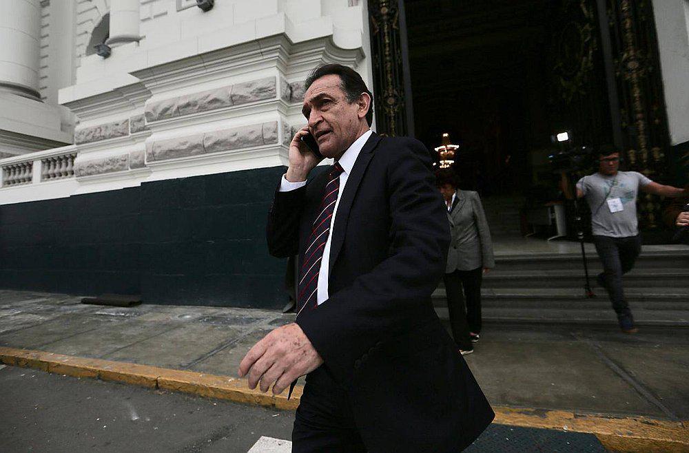 Héctor Becerril evaluará decreto de urgencia sobre la cobertura universal de salud