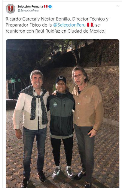 El encuentro de Raúl Ruidíaz con el entrenador y el preparador físico de la Selección Peruana. (Foto: @SeleccionPeru)