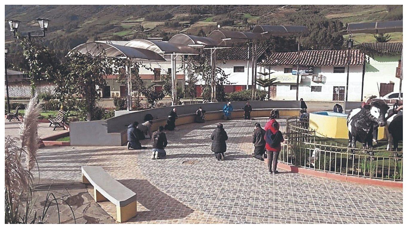 La Libertad: Alcalde de Chugay y su pueblo ayunan y oran de rodillas ante el Covid-19