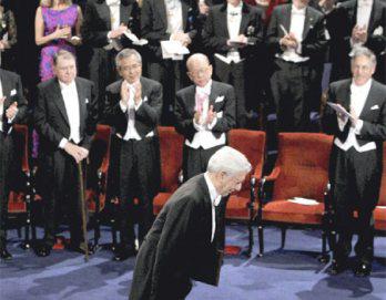 Premio Nobel favorece a la lengua española