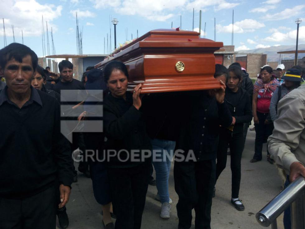 Viudas de obrero le dan juntas el ultimo adiós 