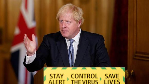 Una imagen de folleto publicada por 10 Downing Street, muestra al primer ministro británico, Boris Johnson, asistiendo a una conferencia de prensa remota para actualizar a la nación sobre la nueva pandemia de coronavirus COVID-19. (AFP/ANDREW PARSONS).
