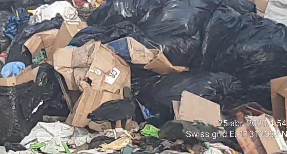 Chiclayo: PNP interviene camión de basura por contaminar arrojando media tonelada de basura hospitalaria en botadero. (Foto: PNP)