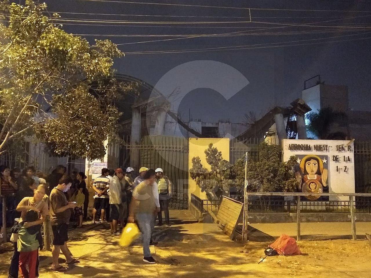 Comas: Se derrumba el frontis de la iglesia Nuestra Señora de la Luz (VIDEO y FOTOS)