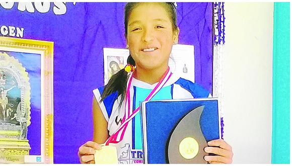 Niña de 13 años trae medalla de oro en carrera pedestre