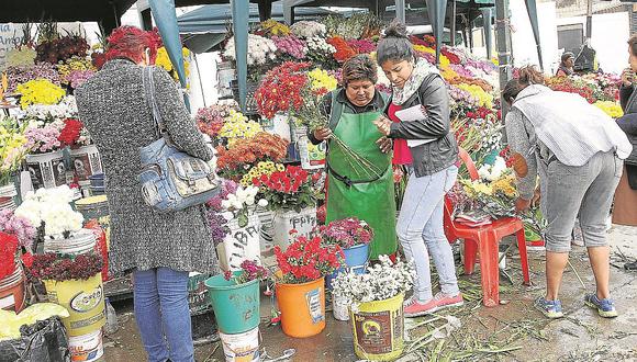 Precios de focos y flores se incrementan en velaciones