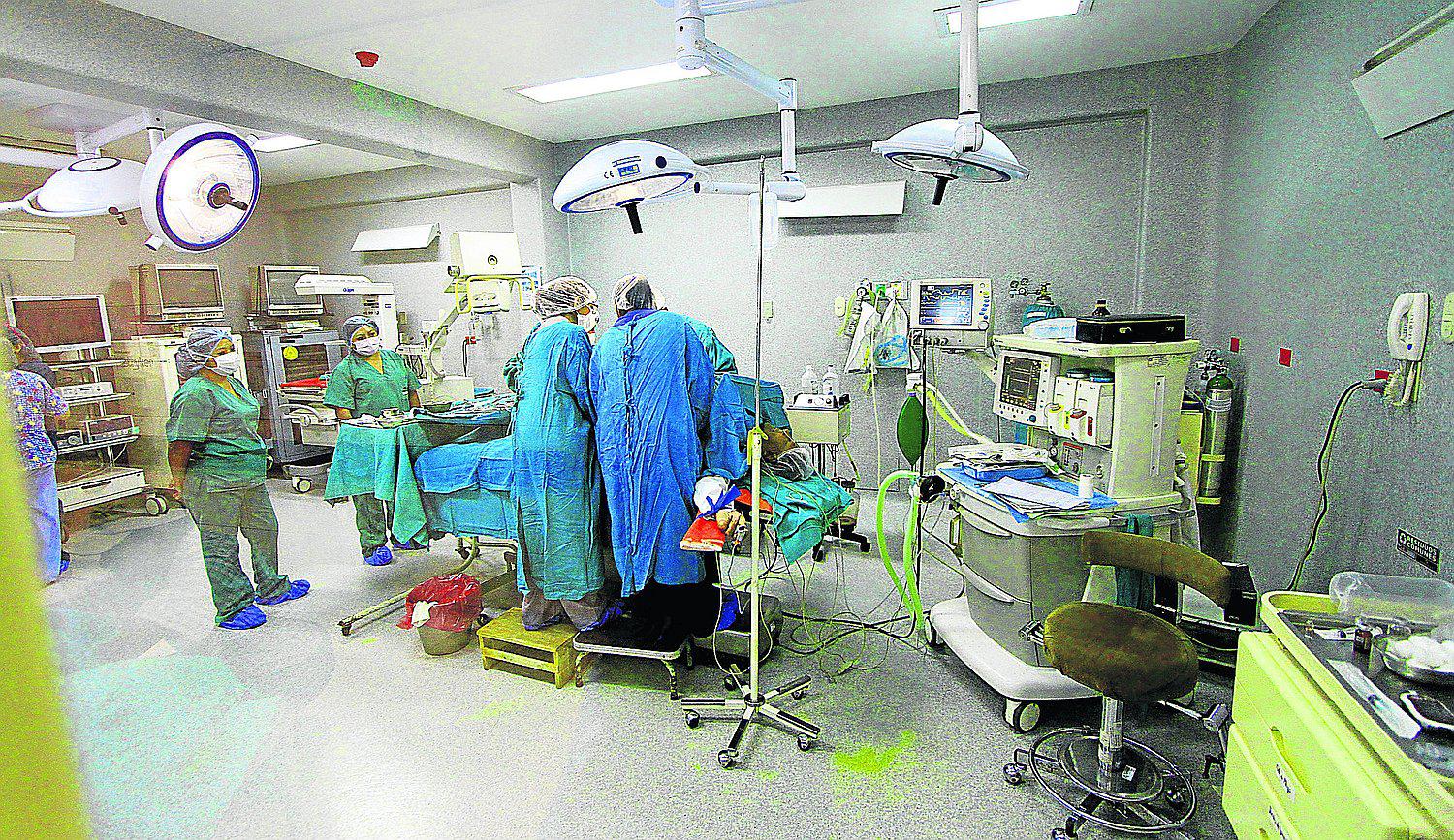 Huancayo: ​Extirpan del cerebro de mujer un tumor formado con pelo y uñas 