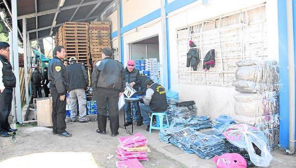 Operativo: ​Incautan ropa, golosinas y comida de contrabando en la vía a Desaguadero