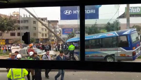 Los Olivos: Al menos 10 heridos dejó choque de cúster y taxi en Panamericana Norte (VIDEO)