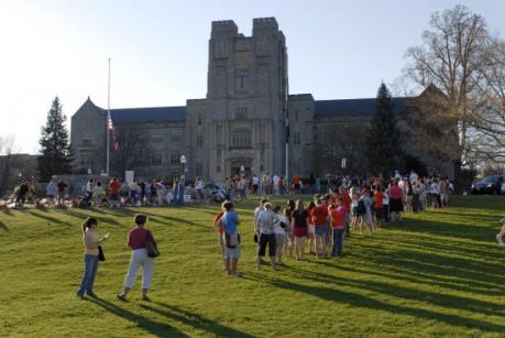 EE.UU: Alerta en Universidad Virginia Tech por presencia de hombre armado