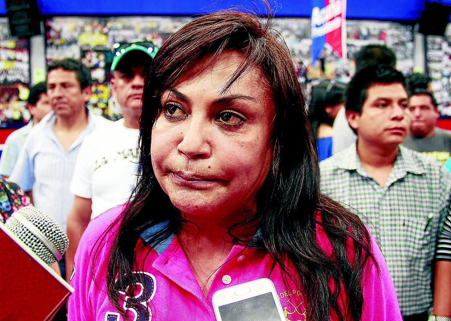 Cuestionan asesoría de Tania Baca a gobernador regional Luis Valdez