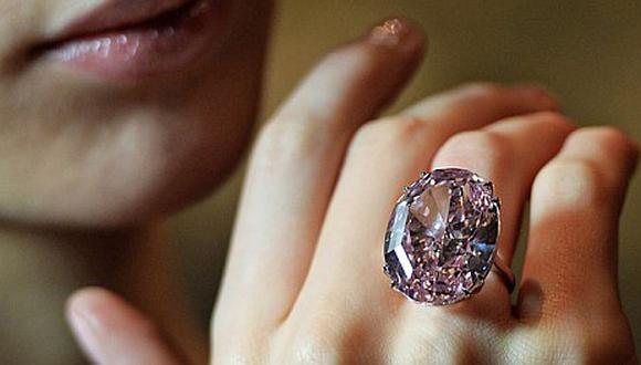 Francia: Roba 5,7 millones de dólares en joyas y las remplaza por imitación