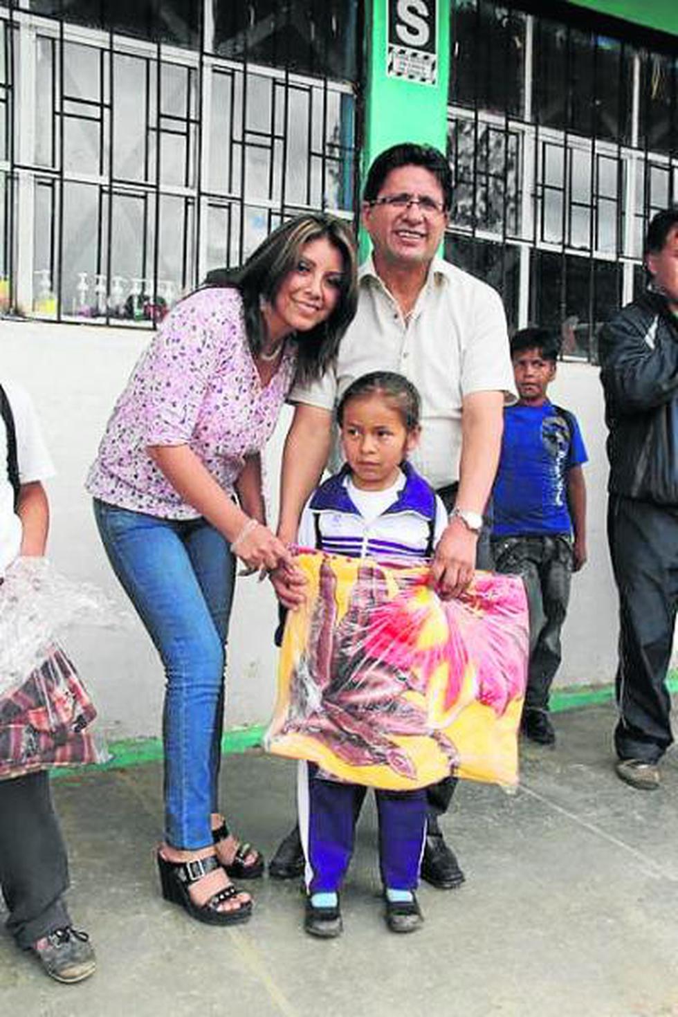 Rosario Valencia asegura que si se casó con Presidente Regional de Pasco