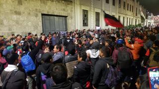 Hinchas de Melgar hacen banderazo de aliento previo al partido contra Alianza Lima (EN VIVO)