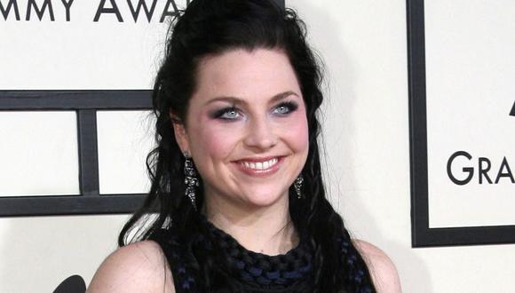 Amy Lee de Evanescence se caracterizaba por tener un estilo gótico, pero cuando tuvo su hijo cambió por un look de colores vivos (Foto: Gabriel Bouys / AFP)