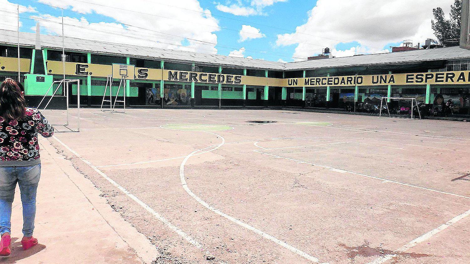 Juliaca: Estudiante de colegio Las Mercedes muere al caer jugando básquet