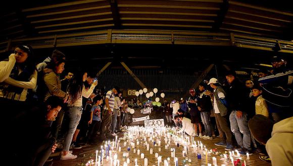 Hinchas colombianos rinden homenaje a víctimas del Chapecoense