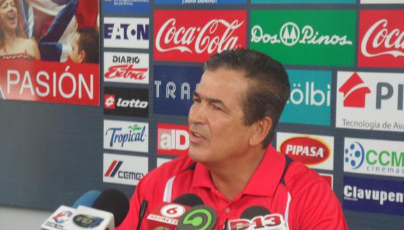 Jorge Luis Pinto: "El jugador costarricense es mucho más sano que el peruano"
