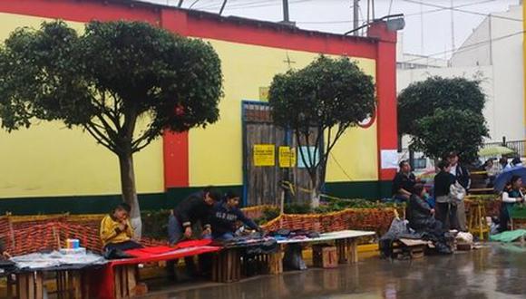 Breña: Comerciantes venden productos en la calle luego que incendio consumiera mercado