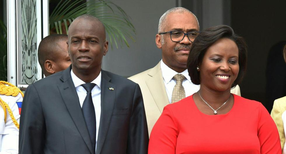 El presidente de Haití Jovenel Moise (izq.) y la primera dama Martine Moise son vistos en el Palacio Nacional en Puerto Príncipe, el 23 de mayo de 2018. (HECTOR RETAMAL / AFP).