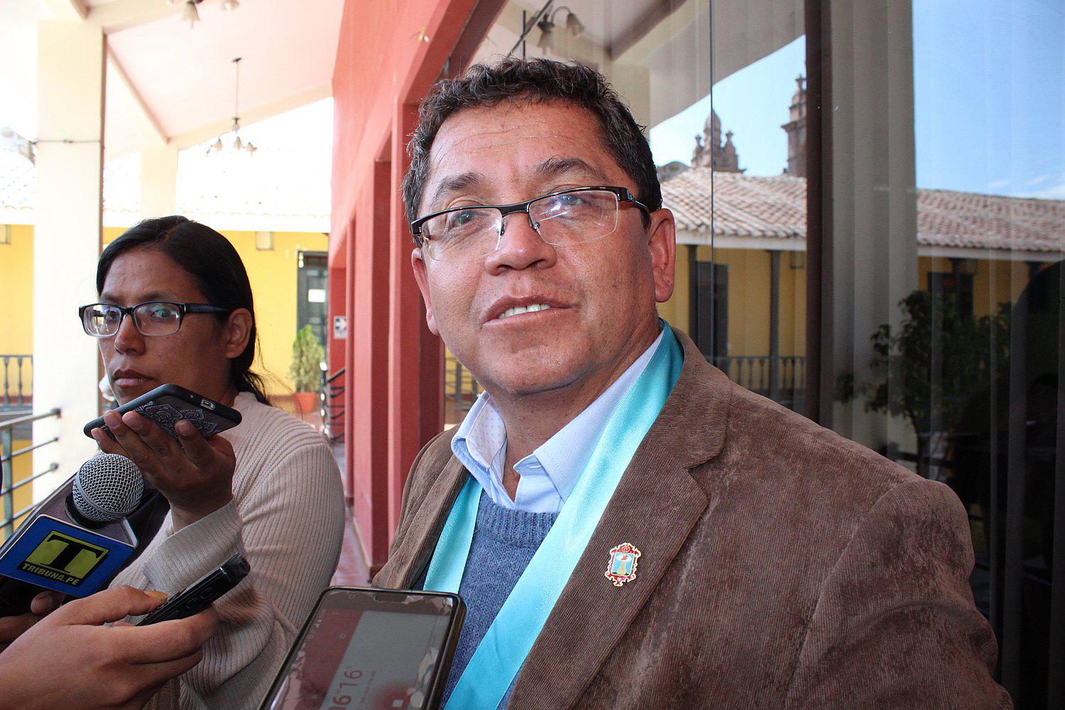 Alcalde dice que decreto de  urgencia solo era para obras de continuidad 