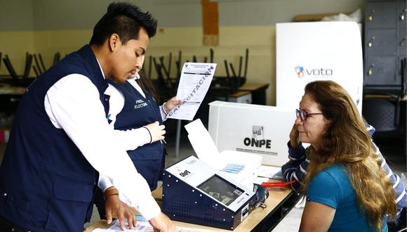 ​ONPE capacita a miembros de mesa para referéndum (FOTOS Y VIDEOS)