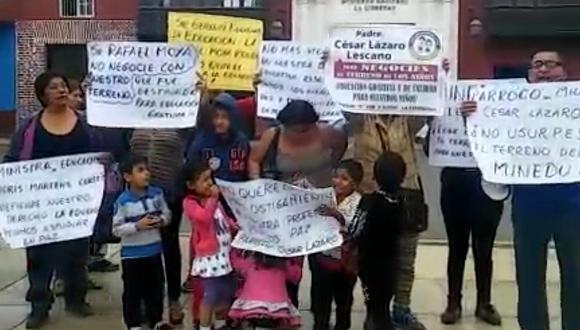 Trujillo: Padres de familia de un jardín de niños denuncia que religiosos pretenden quitarles terreno  (VIDEO)