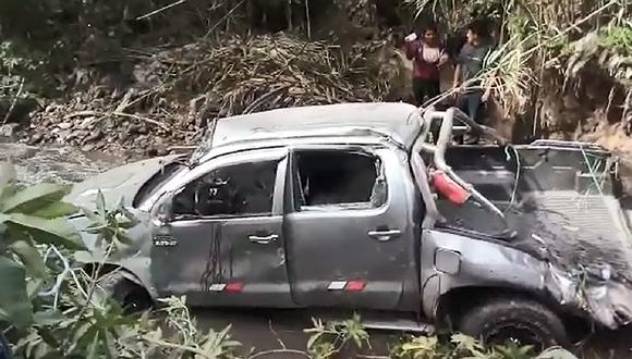 Tres personas se salvan de milagro tras caída de camioneta a barranco de 200 metros 