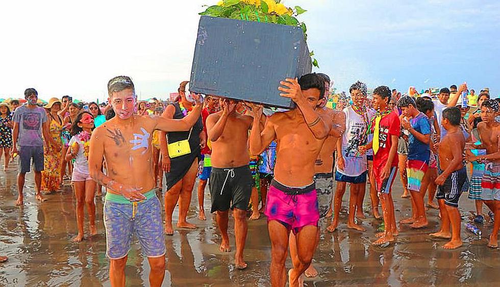 Punteños celebran en la playa el "Entierro del Carnaval" (FOTOS)