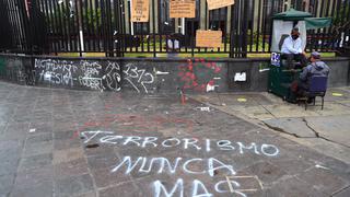 Jack Pintado e Inti Sotelo: sujetos vuelven a destruir memorial de la Av. Abancay (FOTOS)