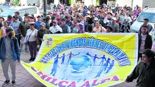 Familias deben juntar agua de lluvia para vivir en Chilca Alta 