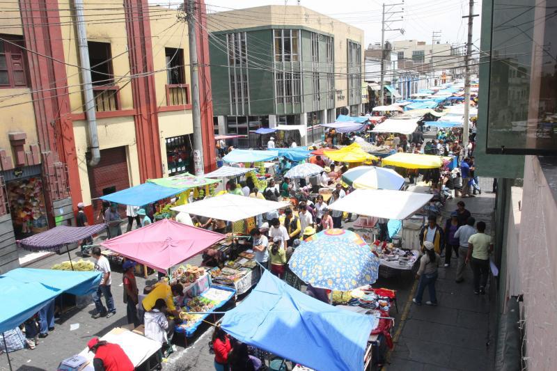 Ambulantes quieren terreno propio