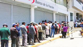 Banco de la Nación cierra sus puertas y usuarios muestran malestar