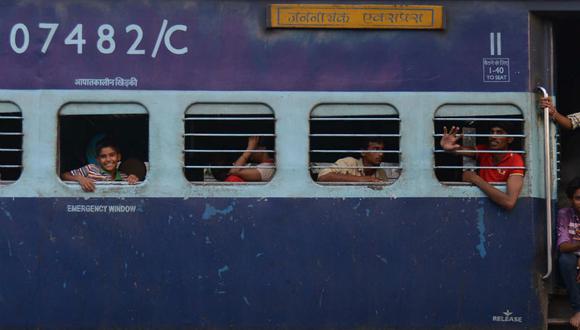India: Mueren cinco niños al ser arrollados por tren