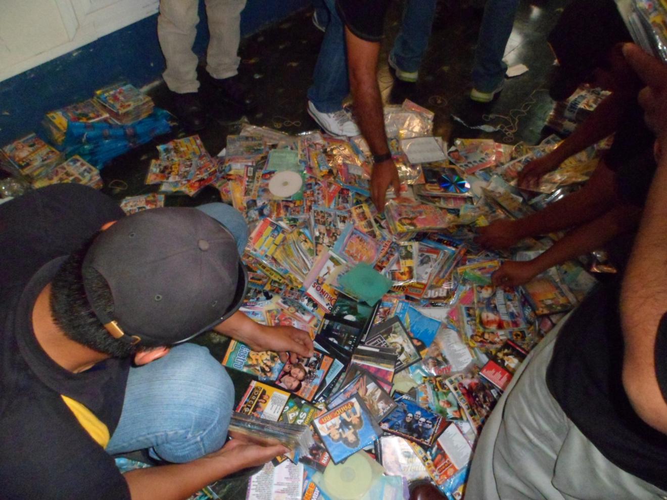 Piratería de CDs mueve cientos de soles al día