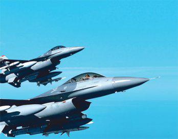 Chile compra sistema de control aéreo para sus F-16