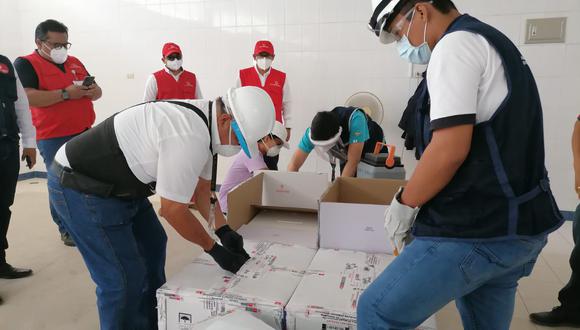 El Gobierno Regional de Piura,  a través de la Dirección Regional de Salud dio a conocer la llegada a la región de 10 mil 155 dosis de la vacuna Sinopharm, con el objetivo de continuar la vacunación del personal de salud que se mantiene en la primera línea de batalla frente al coronavirus. (Foto: GORE Piura)