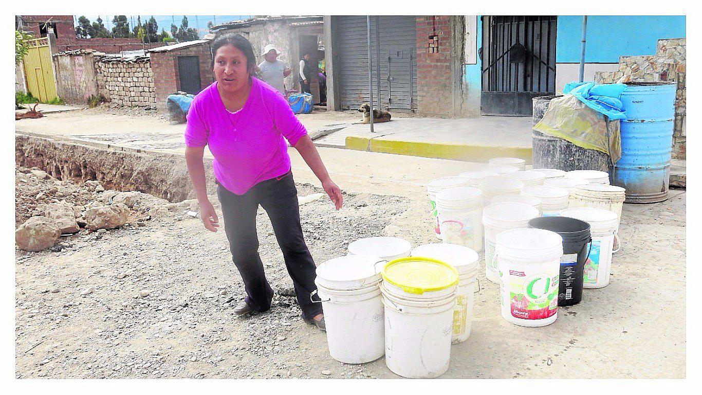 ​El drama de los que viven con un balde de agua al día