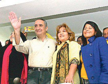 Alex Kouri va con Yvonne Frayssinet y Javier Ocampo